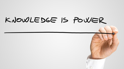 算汽车的油耗是拿油钱除以公里数还是拿公里数除以油钱？