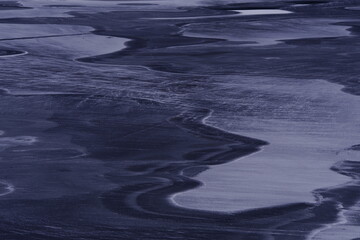 算汽车的油耗是拿油钱除以公里数还是拿公里数除以油钱？